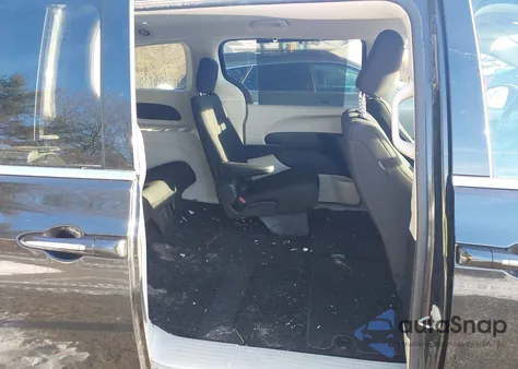 2020 Chrysler Pacifica Touring z USA, uszkodzony, nr VIN 2C4RC1FG1LR159001